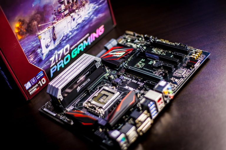 Les 6 Meilleures Cartes Meres Gming LGA 1700 2025